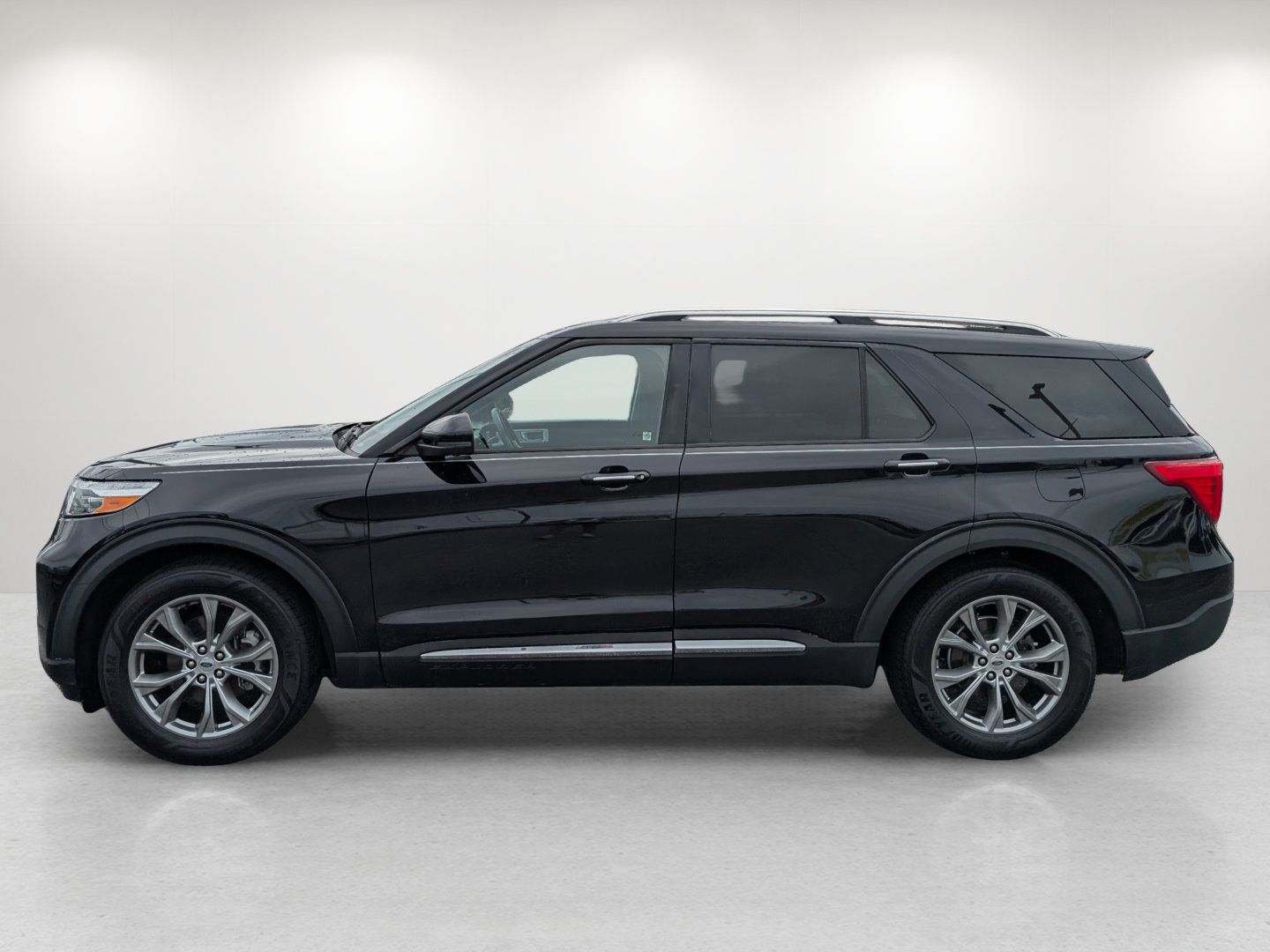 Used 2022 Ford Explorer Limited w/ Equipment Group 301A RWD image 8