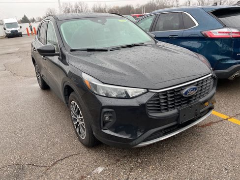 Used 2025 Ford Escape SE image 19