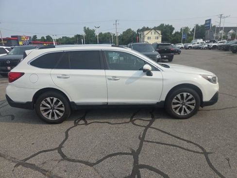 Used 2019 Subaru Outback 2.5i Touring AWD/4WD image 6