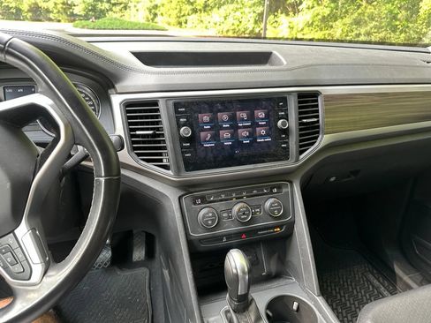 Used 2021 Volkswagen Atlas SE w/ Towing Package FWD image 11