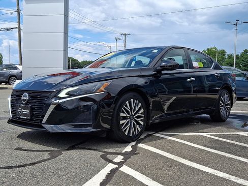 Used 2023 Nissan Altima 2.5 SV FWD image 3