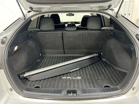 Used 2022 Toyota Prius LE image 23