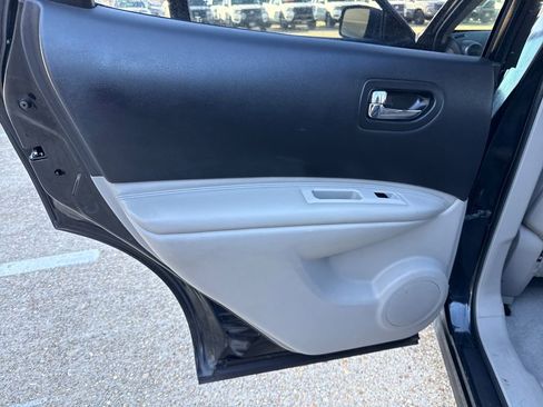 Used 2011 Nissan Rogue SV w/ SL Pkg image 27