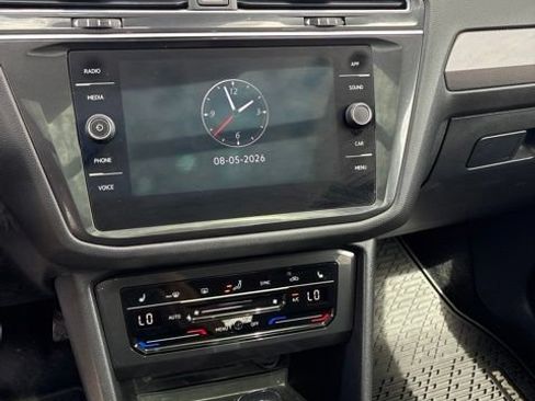 Used 2022 Volkswagen Tiguan SE w/ Panoramic Sunroof Package AWD/4WD image 13