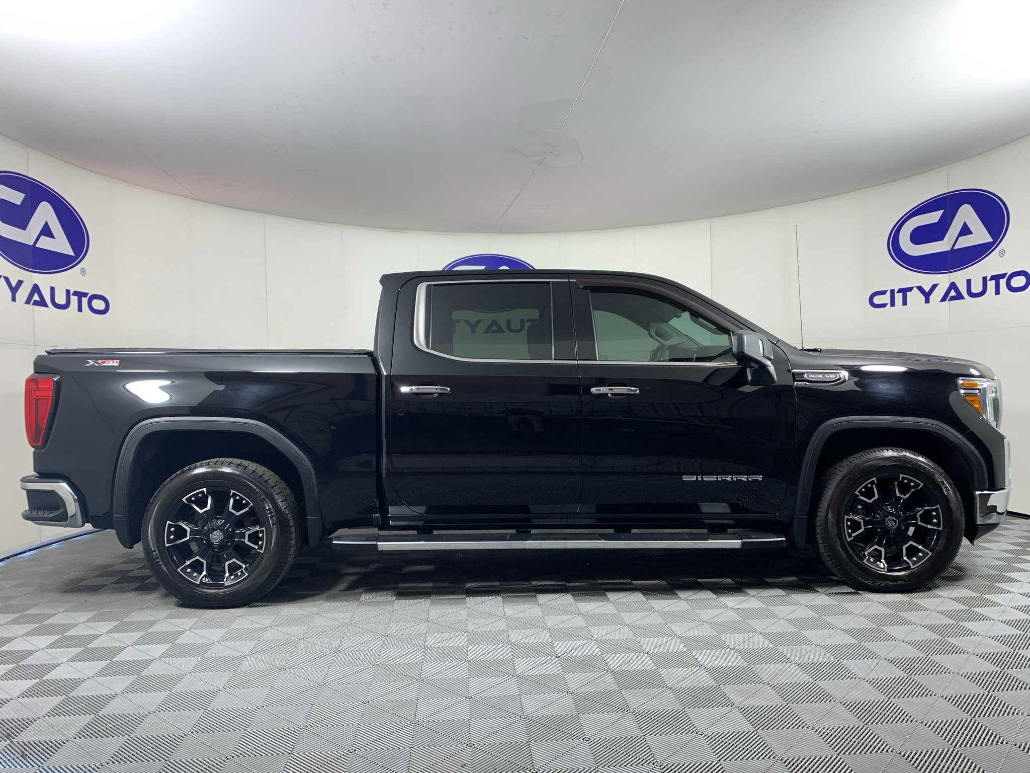 Used 2021 GMC Sierra 1500 SLT w/ SLT Premium Package AWD/4WD image 2