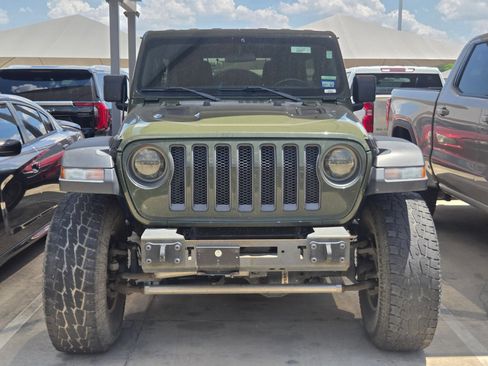 Used 2021 Jeep Wrangler Unlimited Rubicon w/ Cold Weather Group AWD/4WD image 2