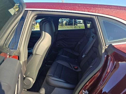 Used 2023 Porsche Taycan 4S w/ Technology Package image 18