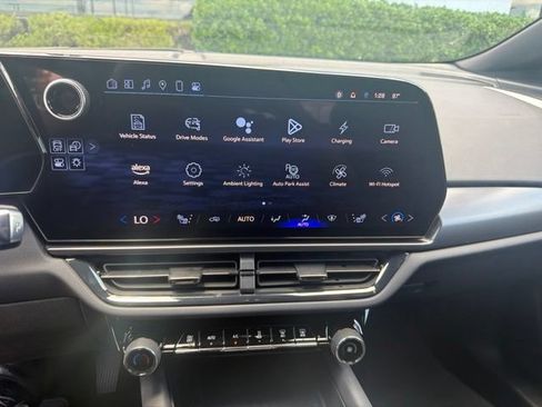 Used 2024 Chevrolet Equinox EV RS FWD image 7