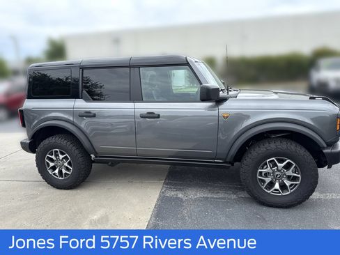 Used 2025 Ford Bronco Badlands AWD/4WD image 3