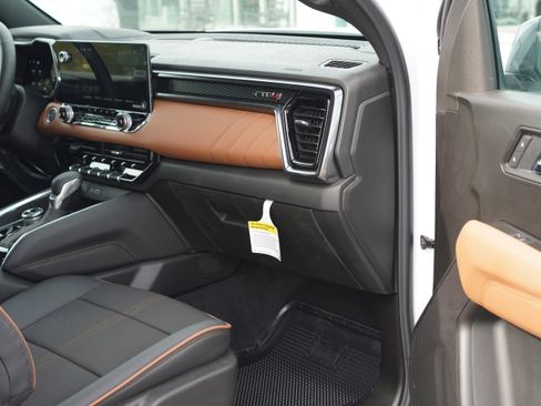 New 2025 GMC Canyon AT4 w/ Nightfall Edition image 24