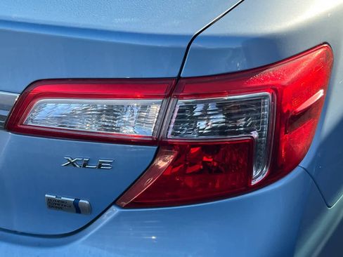 Used 2012 Toyota Camry XLE w/ Leather Pkg image 18