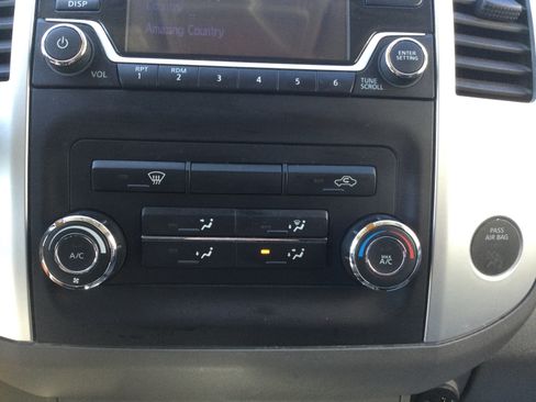 Used 2018 Nissan Frontier SV AWD/4WD image 11