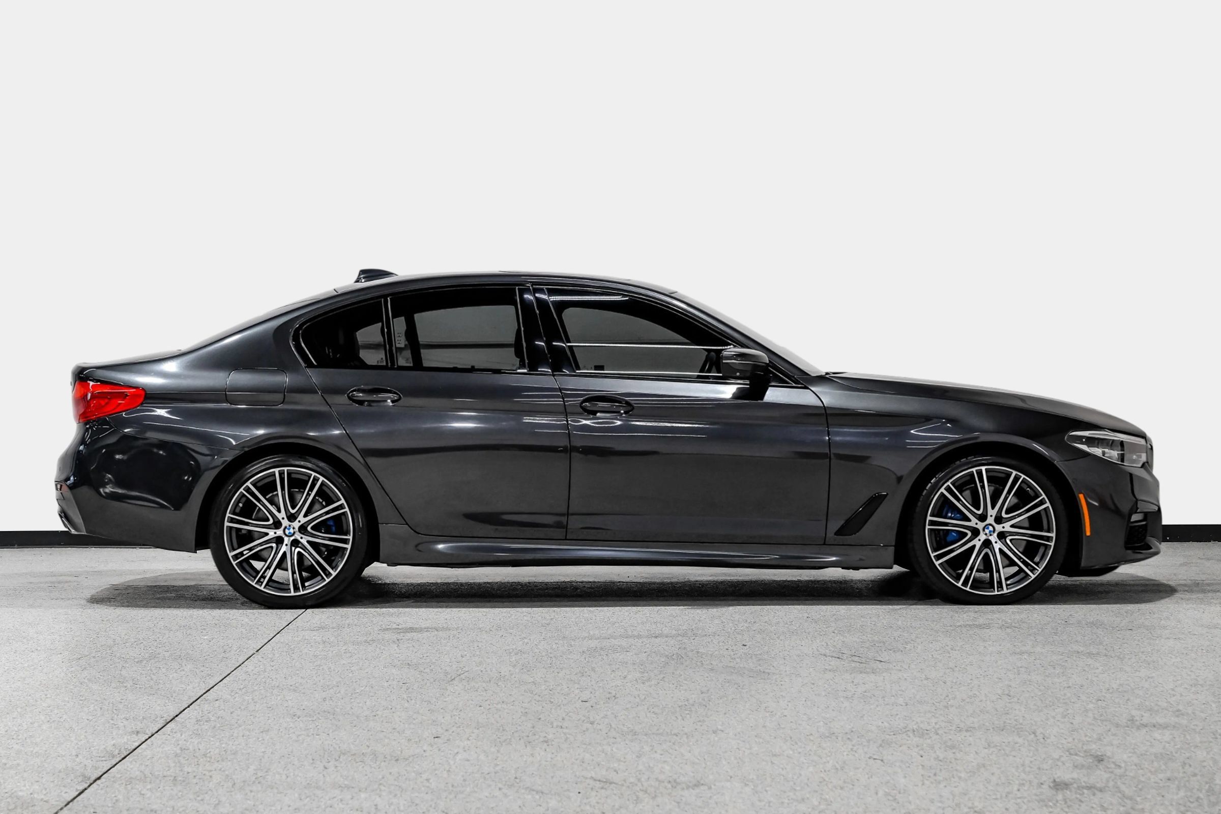 Used 2019 BMW 540i w/ M Sport Package RWD image 5