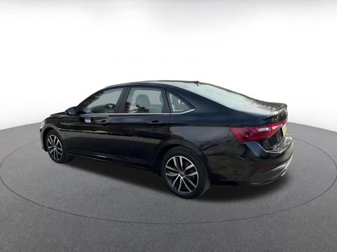 Used 2025 Volkswagen Jetta SE image 11