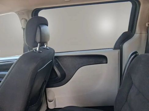 Used 2018 Dodge Grand Caravan SE w/ UConnect Hands-Free Group FWD image 23