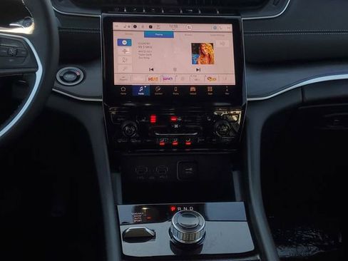 New 2025 Jeep Grand Cherokee Limited image 17