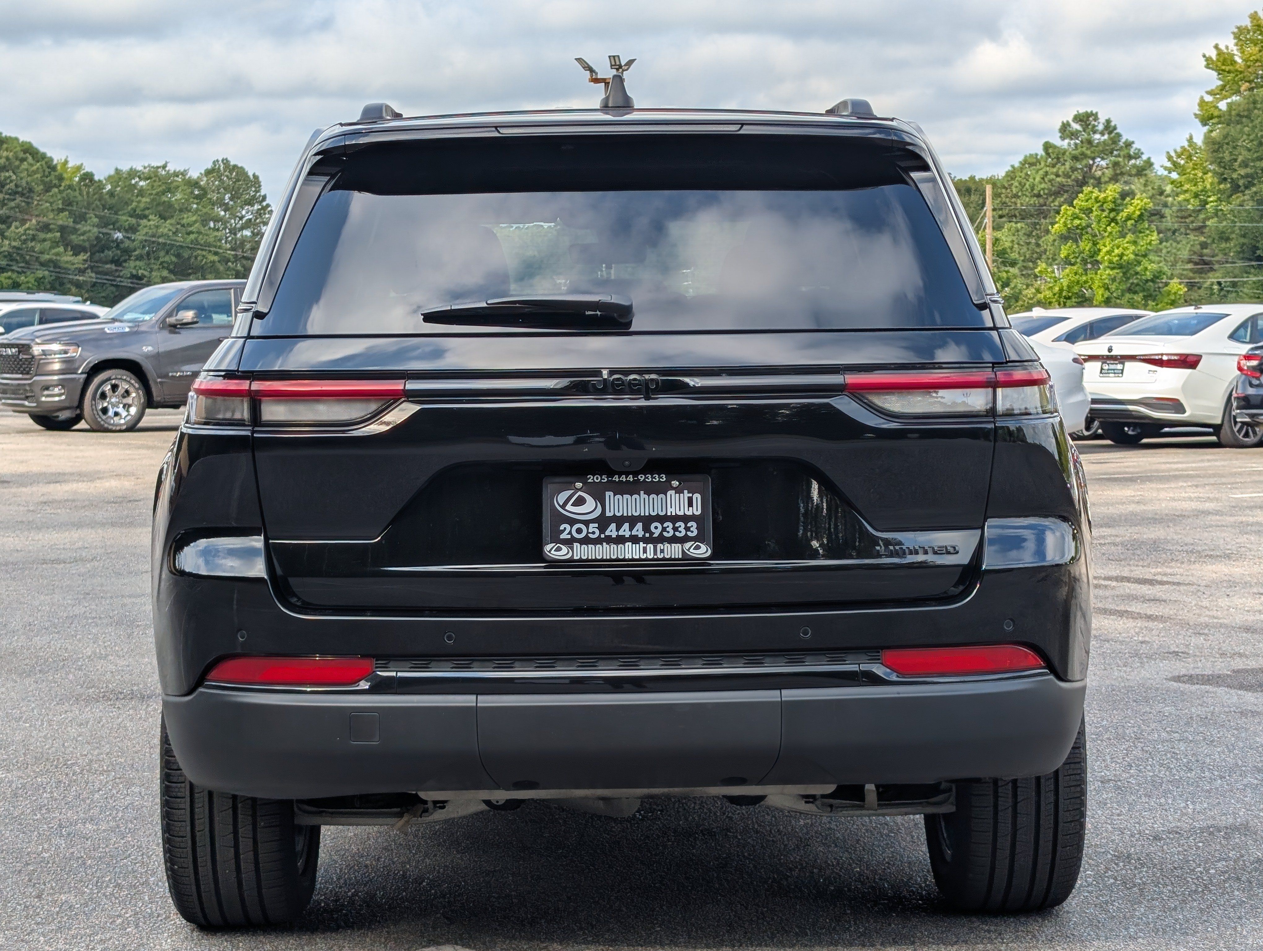 Used 2025 Jeep Grand Cherokee Limited w/ Black Appearance Package RWD image 8