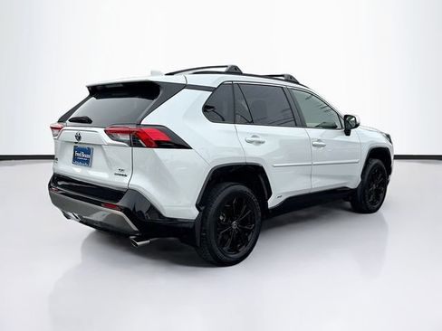 Used 2023 Toyota RAV4 SE image 7