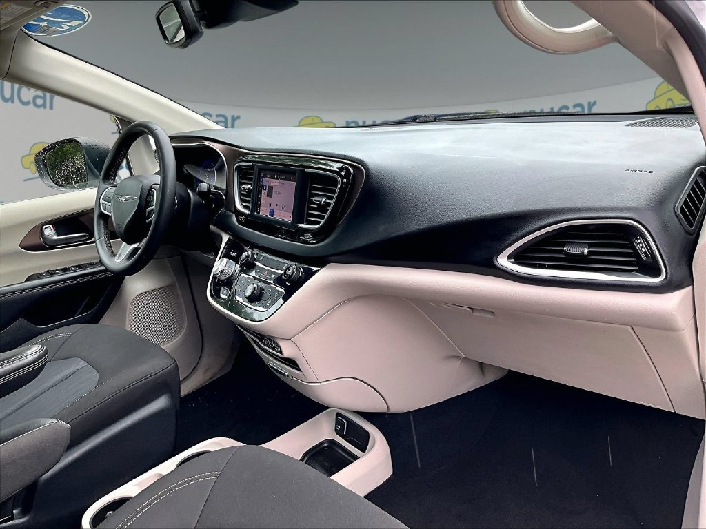 Used 2023 Chrysler Voyager LX FWD image 14