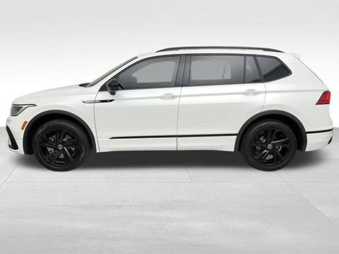 Used 2024 Volkswagen Tiguan SE R-Line w/ MDO Package, Two-Row AWD/4WD image 5