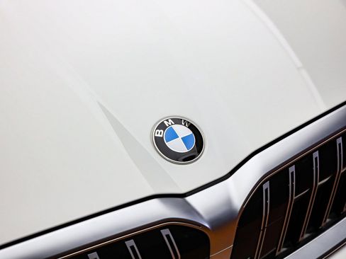 Used 2025 BMW 530i image 6