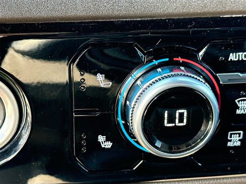 Used 2024 GMC Sierra 1500 SLT w/ X31 Off-Road Package image 19