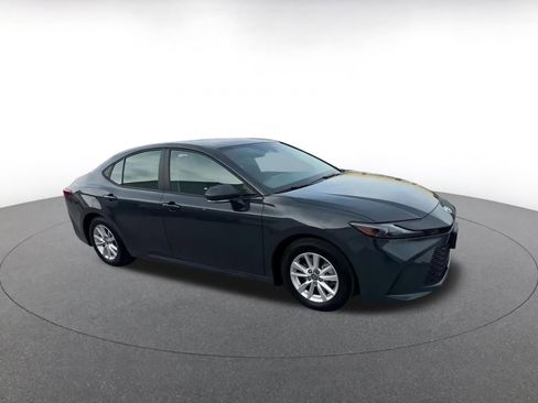 Used 2025 Toyota Camry LE image 2