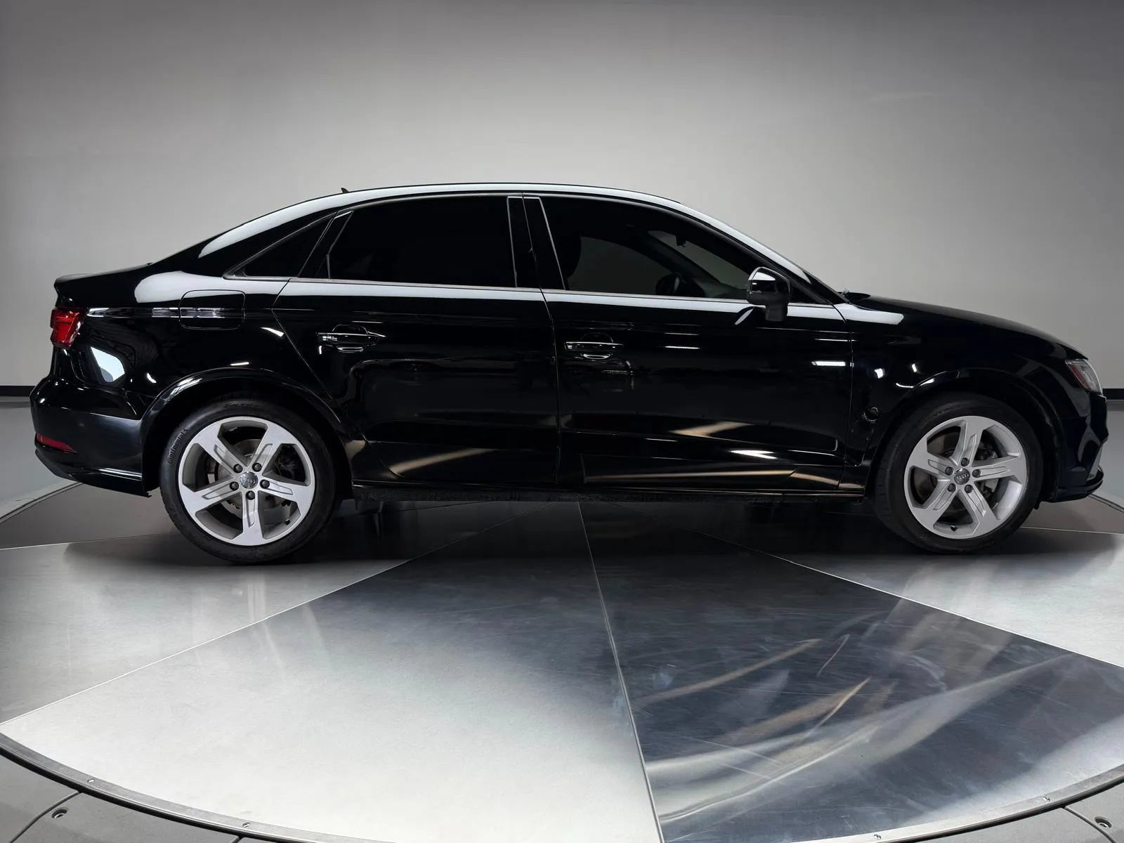 Used 2018 Audi A3 2.0T Premium w/ Convenience Package FWD image 6