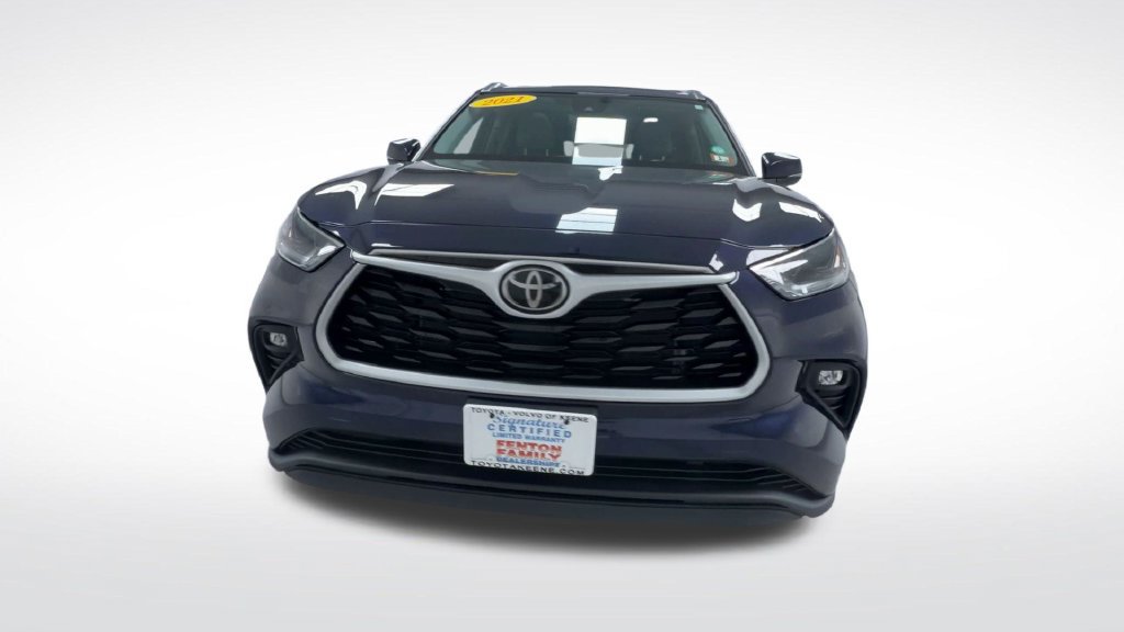 Used 2021 Toyota Highlander XLE AWD/4WD image 3