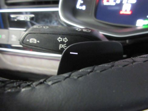 Used 2021 Audi Q8 Premium Plus AWD/4WD image 21