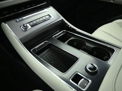 Used 2025 Lincoln Aviator AWD image 15