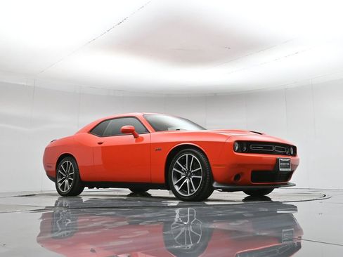 Used 2023 Dodge Challenger R/T image 3