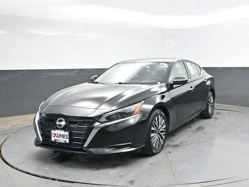 Used 2025 Nissan Altima 2.5 SV FWD image 5