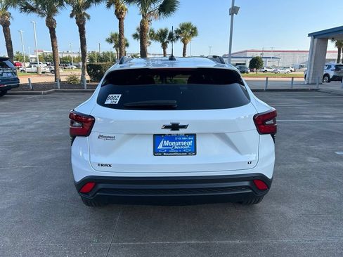New 2026 Chevrolet Trax LT w/ Driver Confidence Package FWD image 6