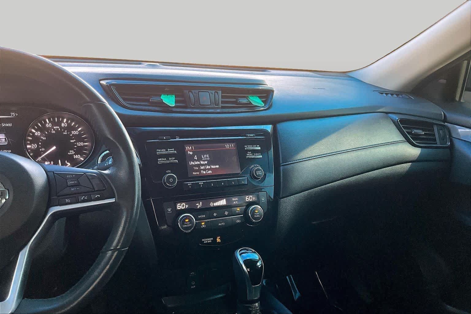 Used 2017 Nissan Rogue SV AWD/4WD image 7
