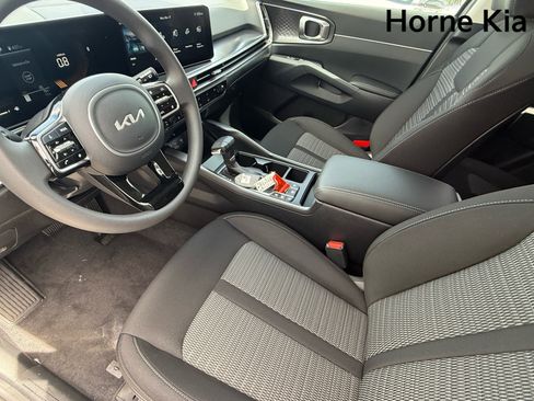 New 2025 Kia Sorento LX image 10