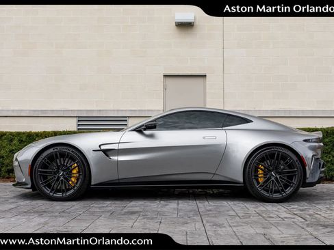 Used 2025 Aston Martin V8 Vantage Coupe image 35