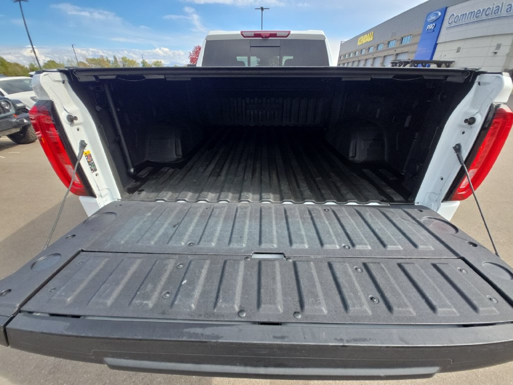 Certified 2025 GMC Sierra 1500 AT4 w/ AT4 Premium Package AWD/4WD image 29