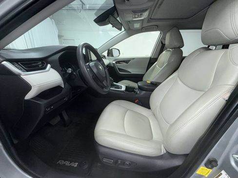 Used 2019 Toyota RAV4 XLE w/ Convenience Package AWD/4WD image 12