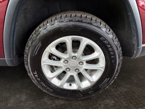 Used 2021 Jeep Grand Cherokee Laredo X AWD/4WD image 38