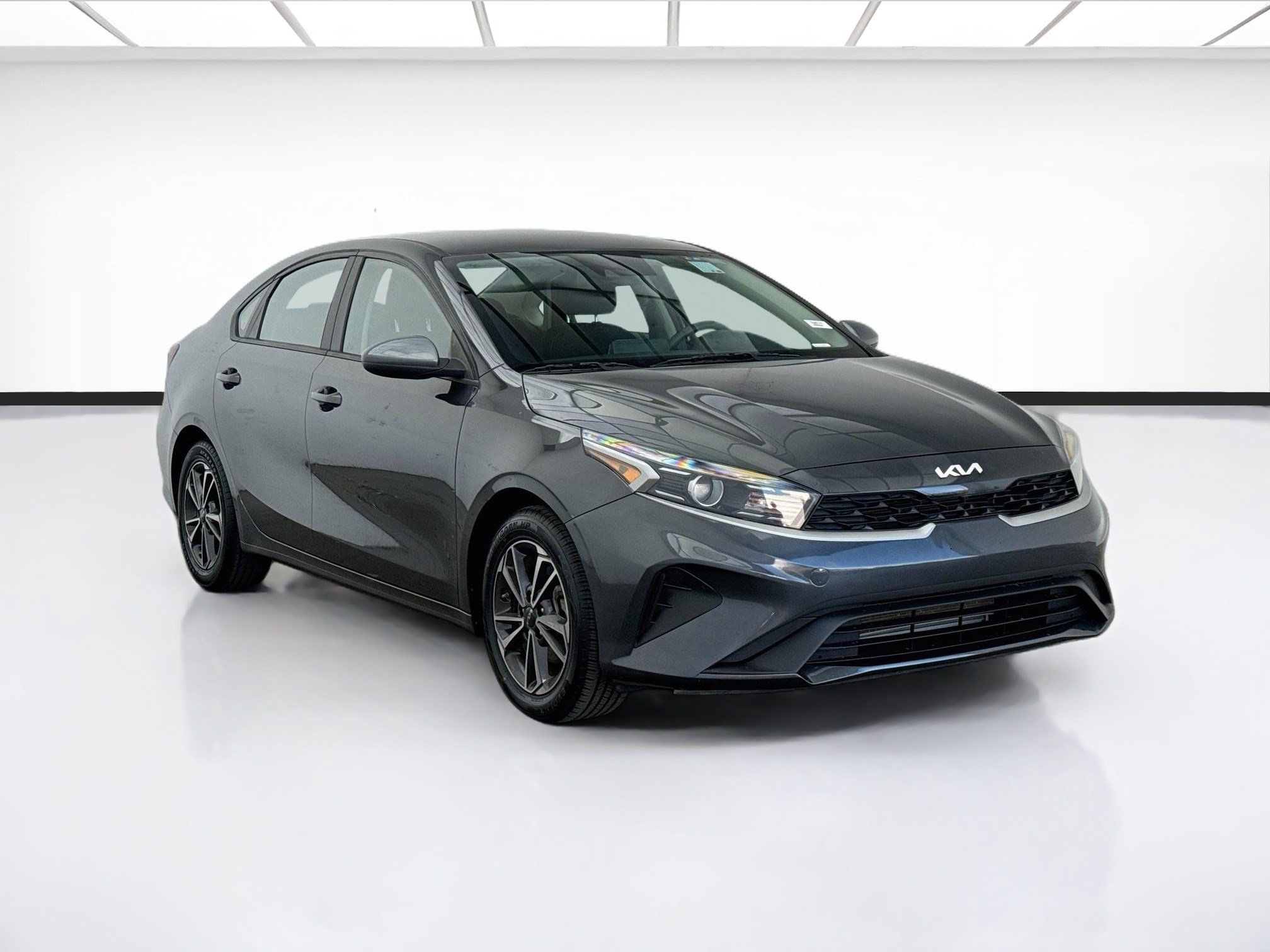 Used 2023 Kia Forte LXS FWD image 3