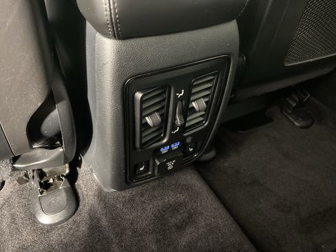 Used 2018 Dodge Durango GT AWD/4WD image 16