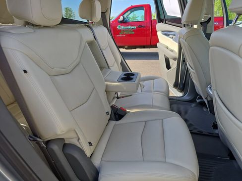 Certified 2024 Cadillac XT6 Premium Luxury w/ LPO, Floor Liner Package AWD/4WD image 10