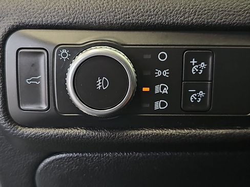 Used 2021 Ford Explorer Limited w/ Equipment Group 301A AWD/4WD image 25