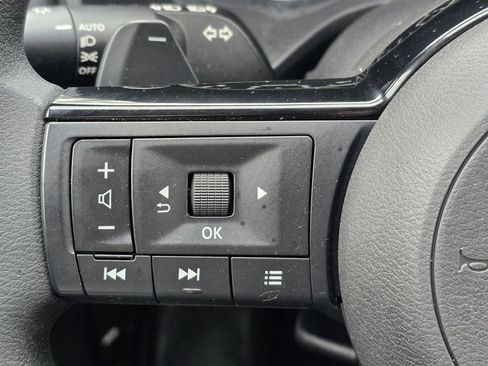 Used 2022 Nissan Rogue SV AWD/4WD image 13