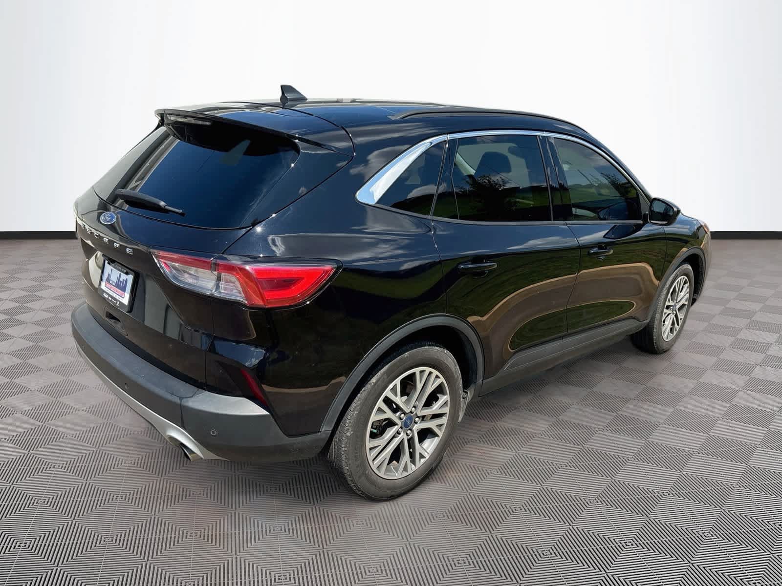 Used 2022 Ford Escape SEL w/ Technology Package FWD image 5