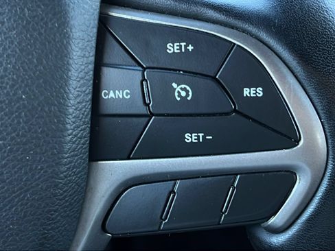 Used 2022 Jeep Grand Cherokee Limited RWD image 21
