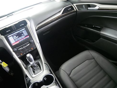 Used 2014 Ford Fusion SE w/ Equipment Group 202A image 11