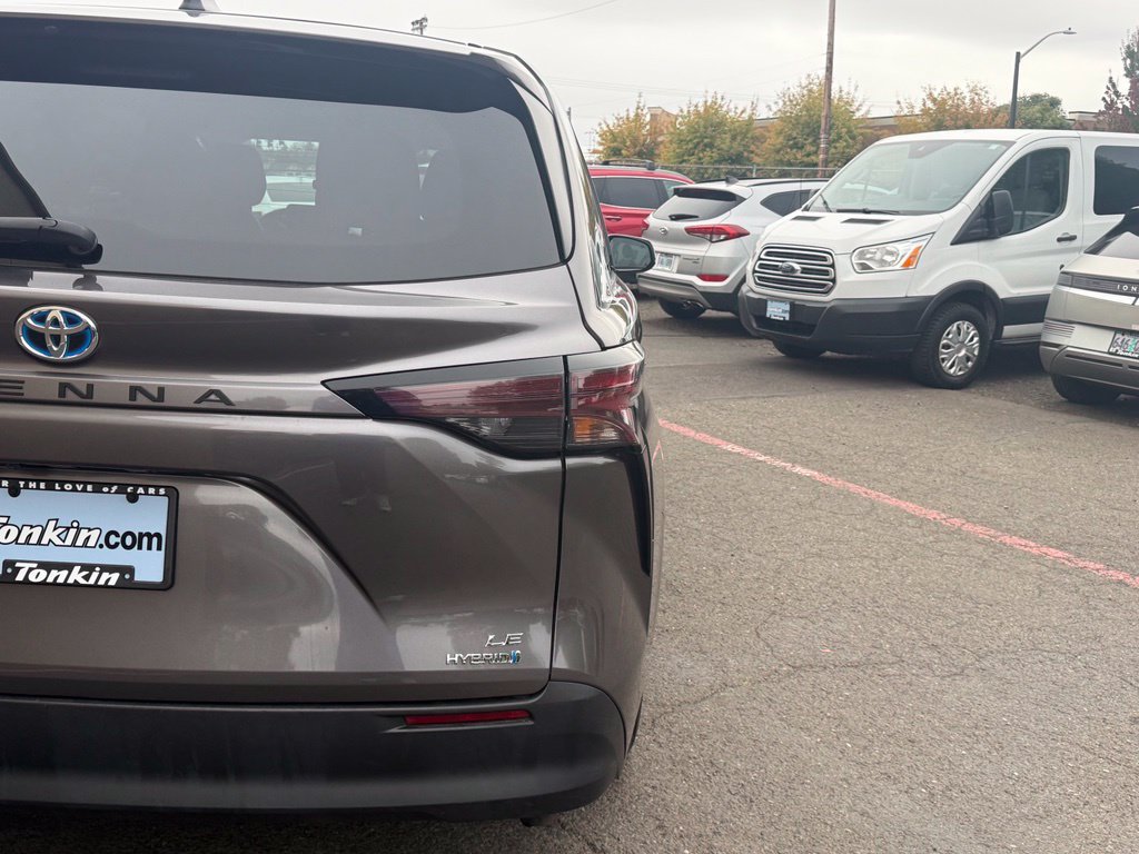 Used 2024 Toyota Sienna LE FWD image 6