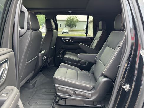 Used 2023 GMC Yukon XL SLT w/ SLT Premium Package AWD/4WD image 14